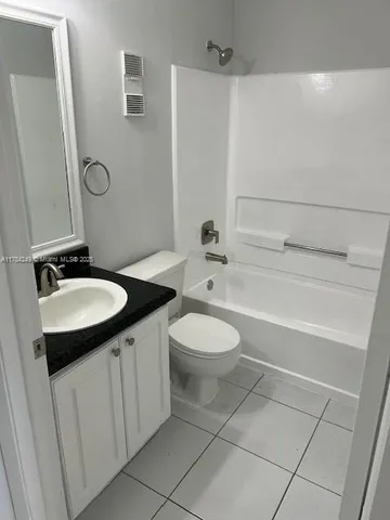 $350,000 | 15201 Southwest 80th Street, Unit 302, Miami, FL 33193