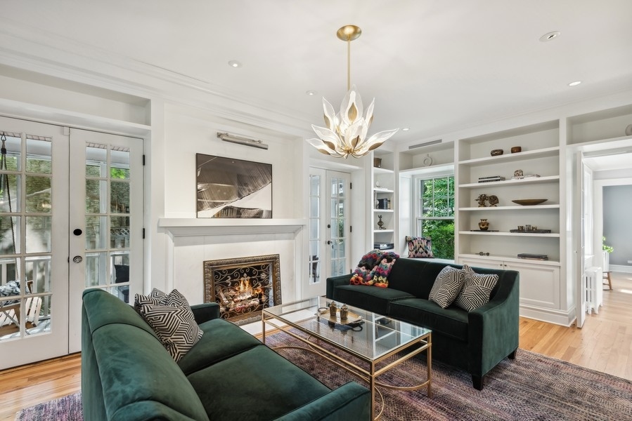 2910 Colfax Street Evanston, IL 60201 - Photo 4 of 35