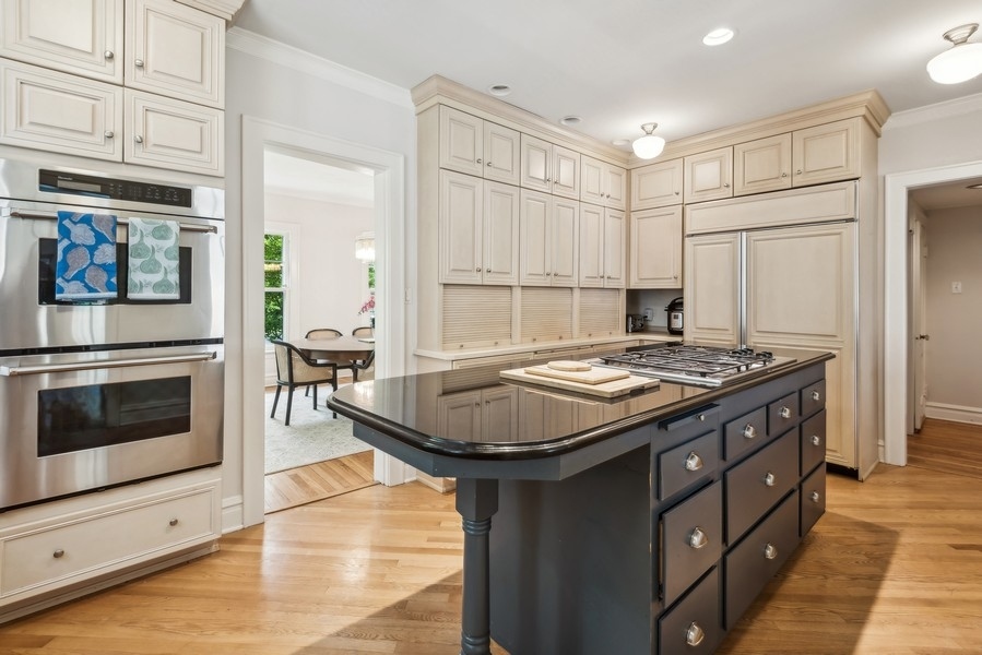 2910 Colfax Street Evanston, IL 60201 - Photo 8 of 35