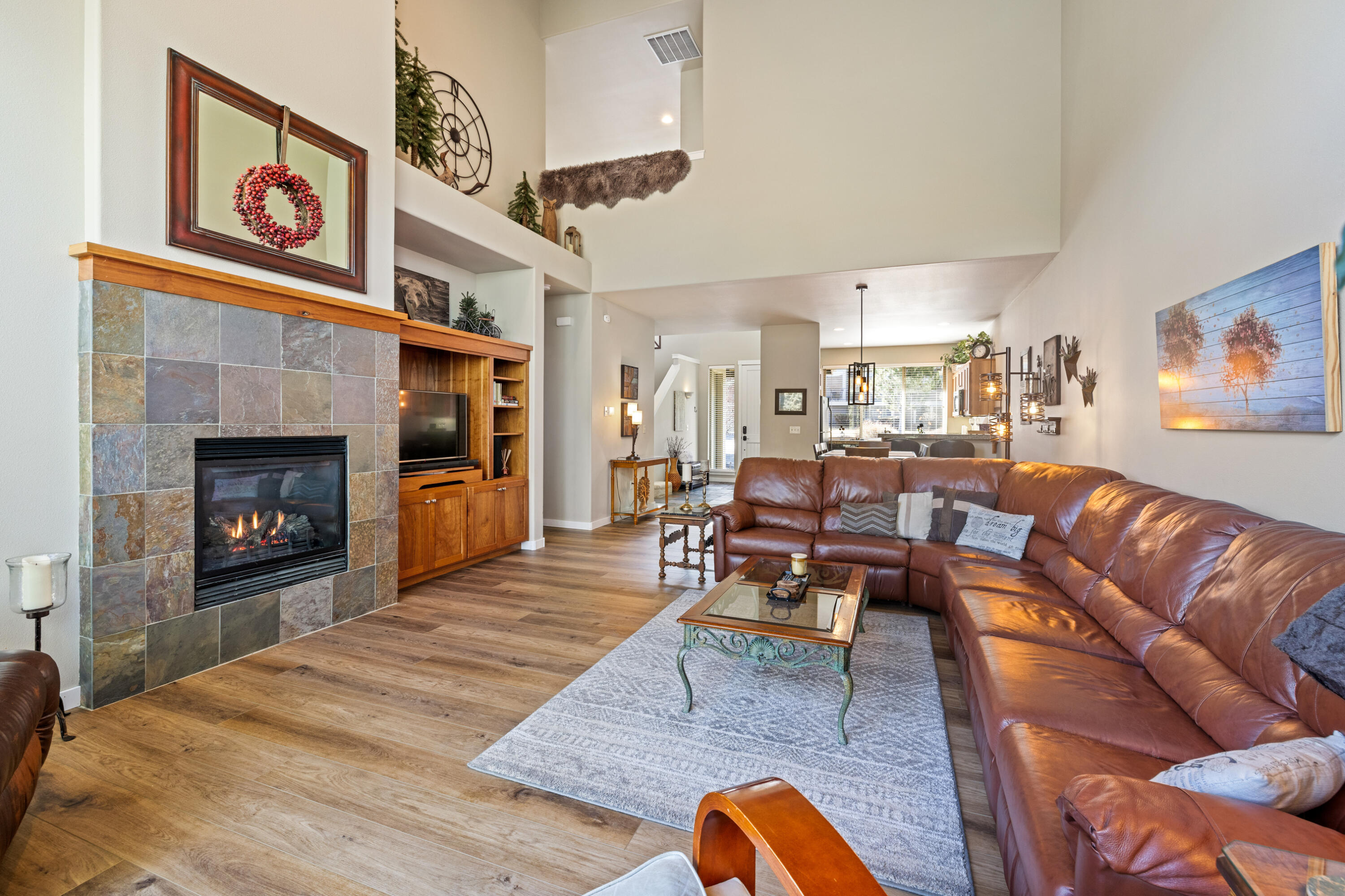 10674 Village Loop Redmond, OR 97756 - Photo 6 of 28 Main Living Area