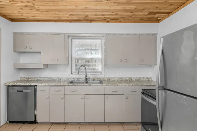 $1,100 | 111 3rd Avenue North, Loretto, TN 38469