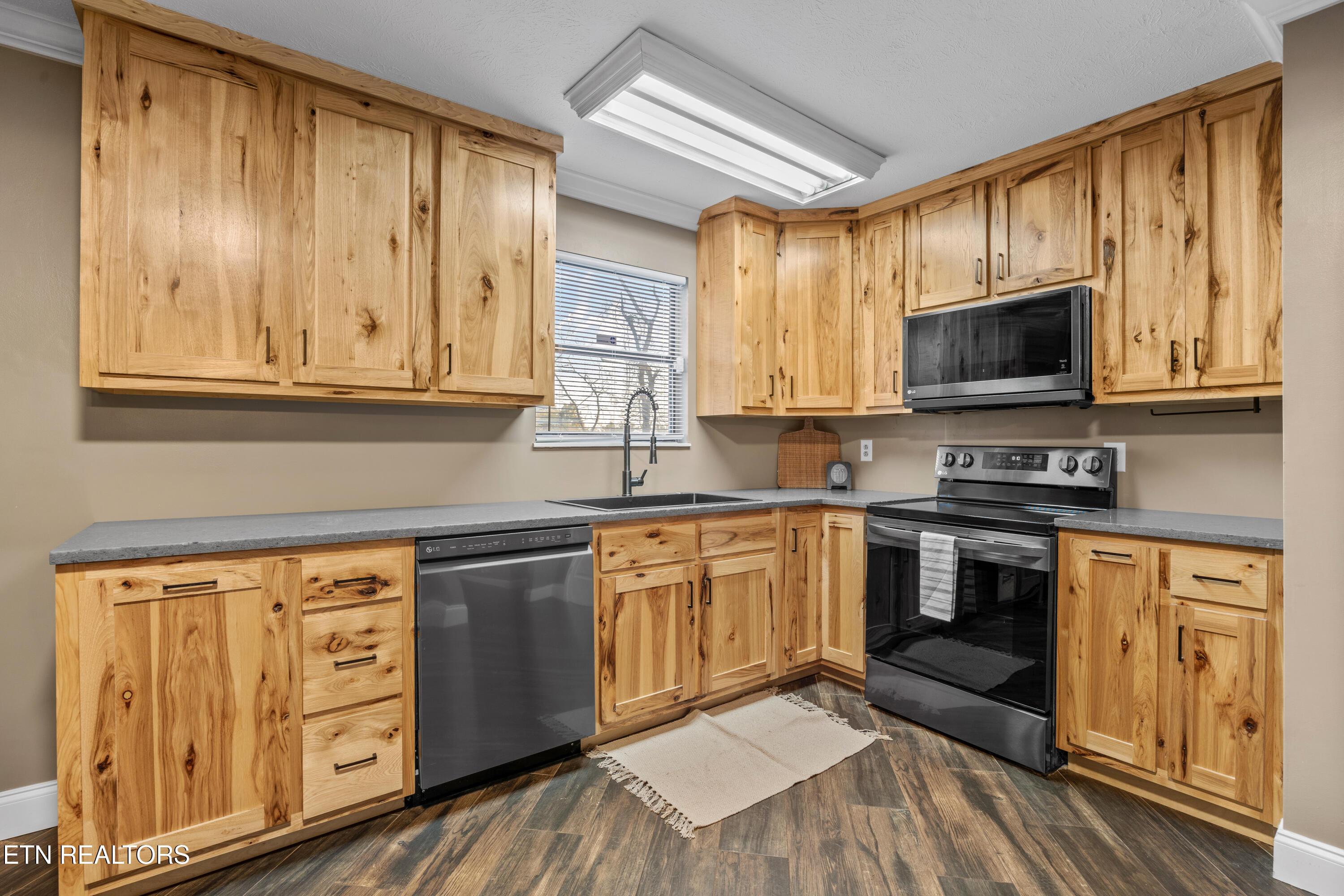 2658 Randall Road Strawberry Plains, TN 37871 - Photo 2 of 31 13-2658 Randall Rd 06