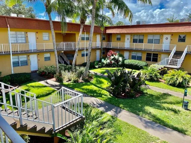 $1,800 | 240 Croton Avenue, Unit 204, Lantana, FL 33462