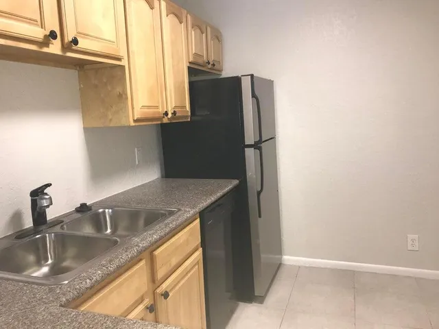 $1,800 | 240 Croton Avenue, Unit 204, Lantana, FL 33462