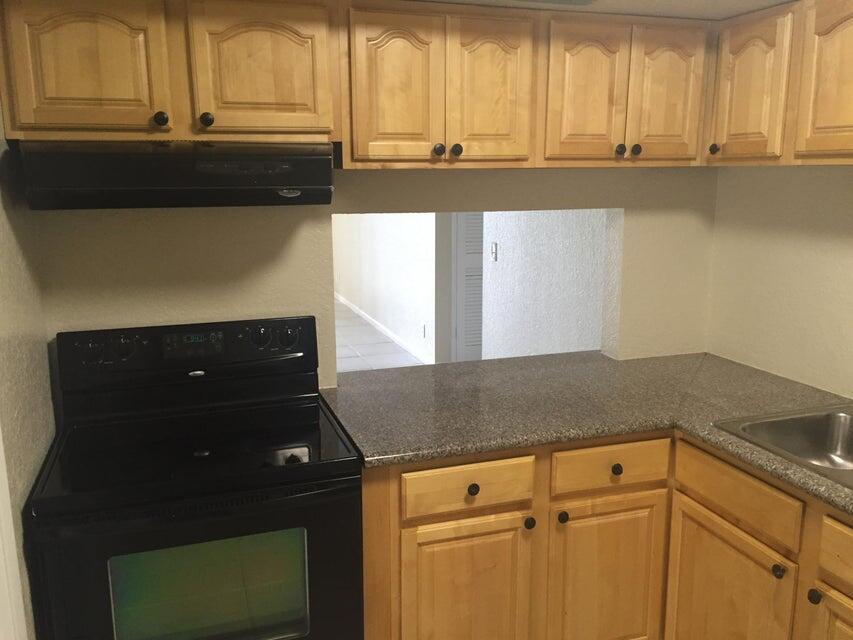 240 Croton Avenue, Unit 204 Lantana, FL 33462 - Photo 6 of 10 240 stove