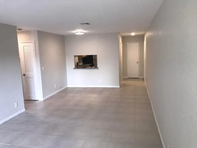 $1,800 | 240 Croton Avenue, Unit 204, Lantana, FL 33462