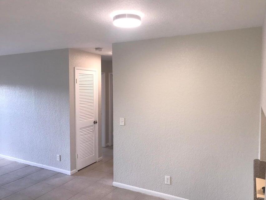 240 Croton Avenue, Unit 204 Lantana, FL 33462 - Photo 8 of 10 Hallway