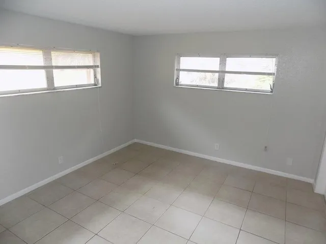 $1,800 | 240 Croton Avenue, Unit 204, Lantana, FL 33462