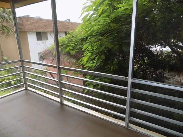 $1,800 | 240 Croton Avenue, Unit 204, Lantana, FL 33462