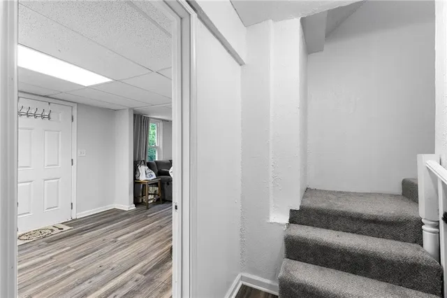 a view of a livingroom with furniture and an entryway