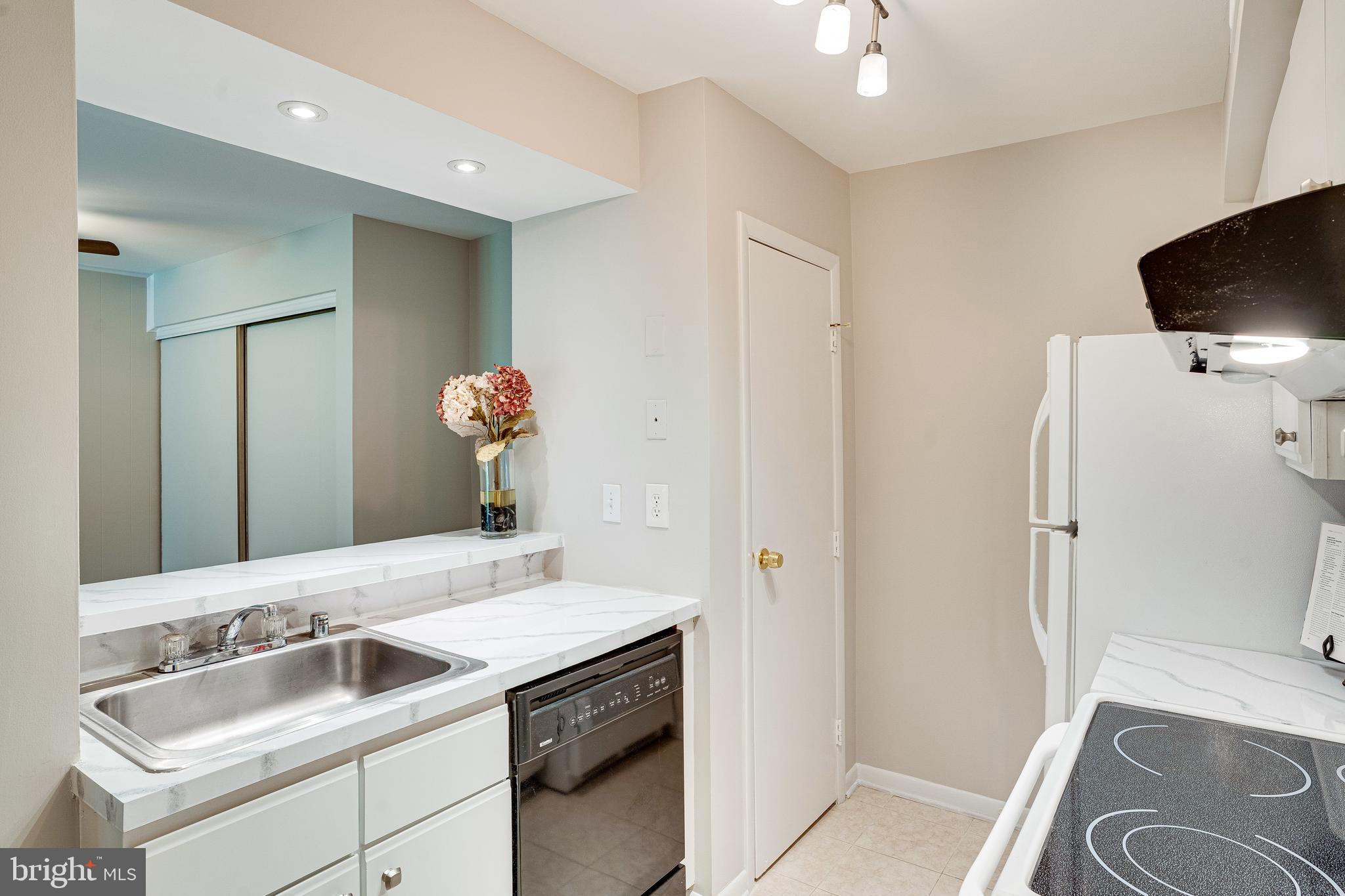 5765 Rexford Court, Unit 5765I Springfield, VA 22152 - Photo 17 of 57 Kitchen with Pantry