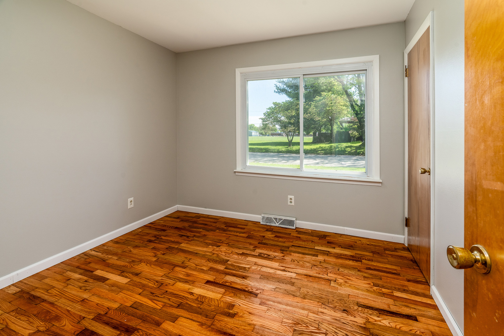 1307 North 16th Street Murphysboro, IL 62966 - Photo 16 of 27 a view of a room with a window