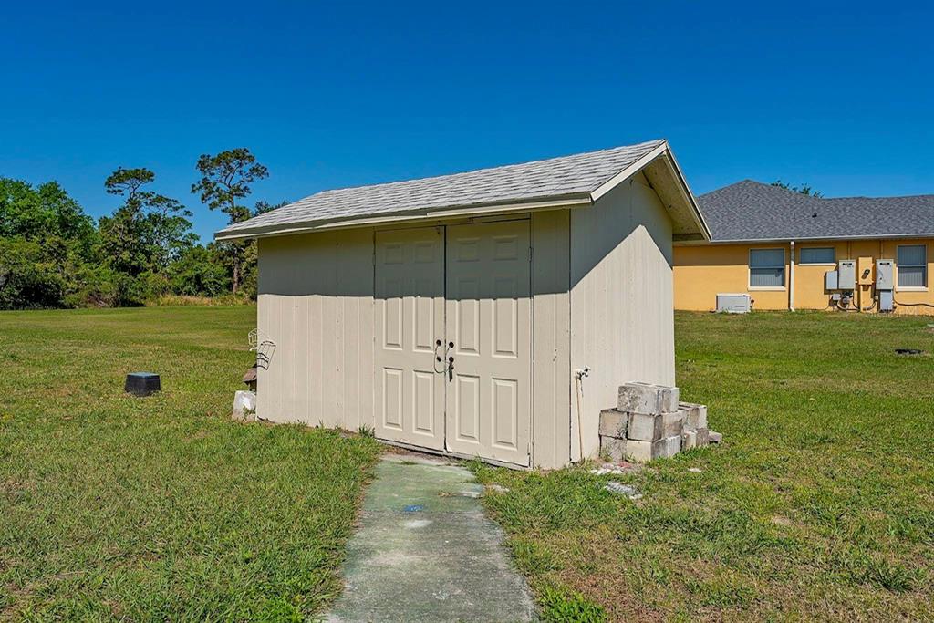 2832 Rodeo Drive Kissimmee, FL 34746 - Photo 42 of 46 a backyard of a house with lots of green space