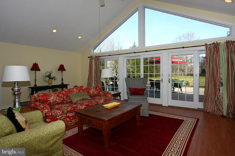 27864 Haley Road Easton, MD 21601 - Photo 27 of 29 Family Room w vaulted ceiling, doors to patio