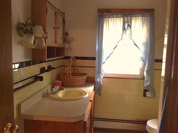 22 Inwood Road Rutland, MA 01543 - Photo 14 of 23 a bathroom with a sink toilet and shower