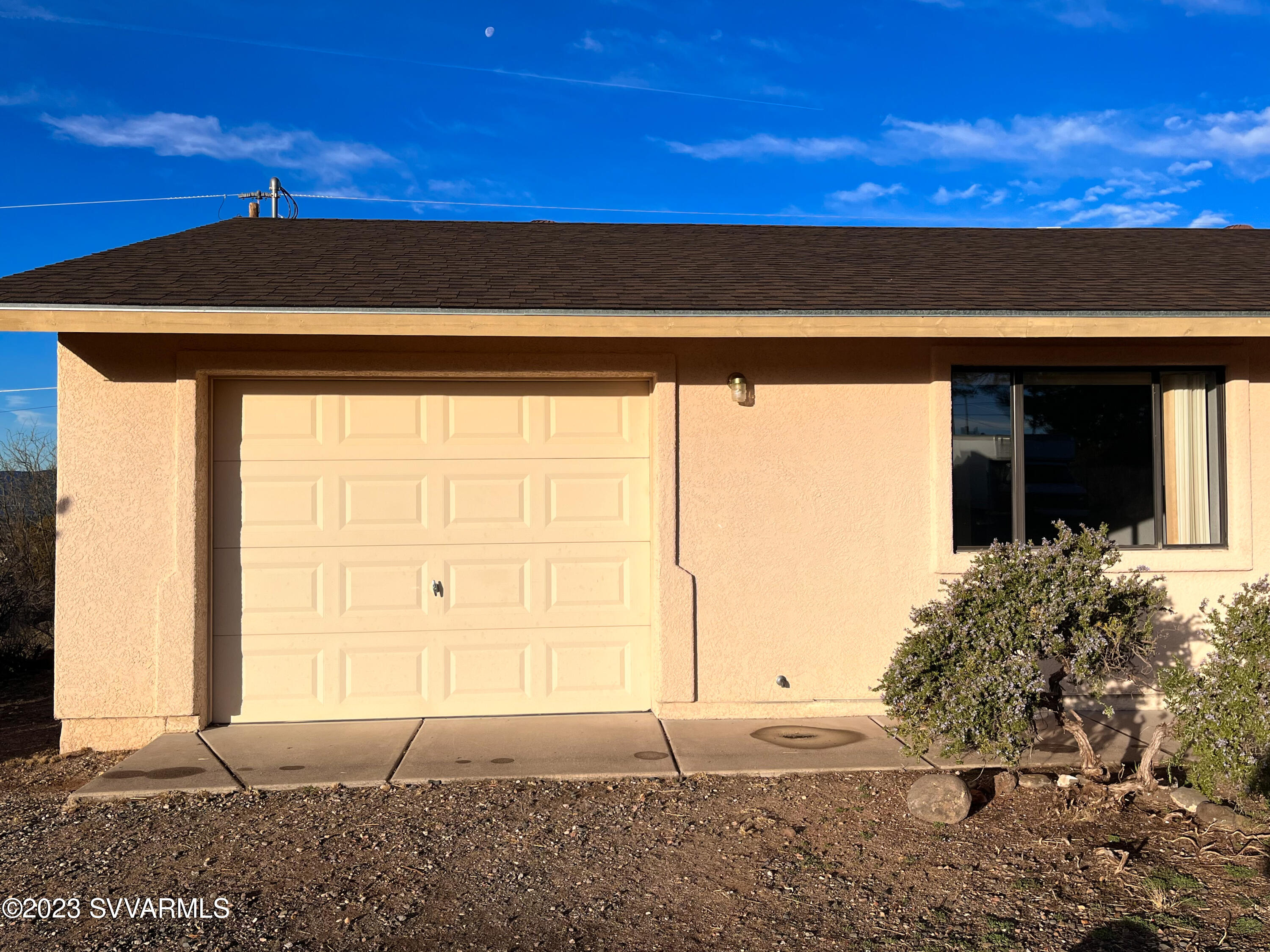4735 Smoke Signal Way Rimrock, AZ 86335 - Photo 8 of 34 Garage Front