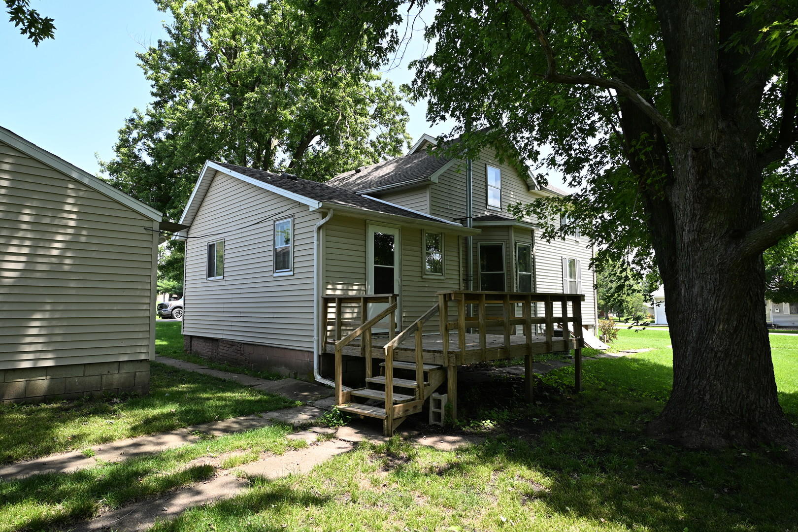 302 South Summit Street El Paso, IL 61738 - Photo 3 of 22