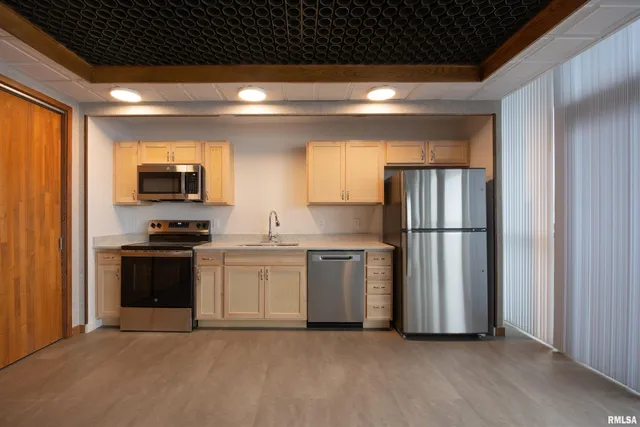 $1,100 | 509 9th Street, Unit 304, De Witt, IA 52742