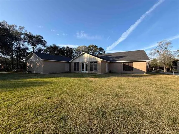 $549,500 | 8 Bayou Bend Place, Beaumont, TX 77706
