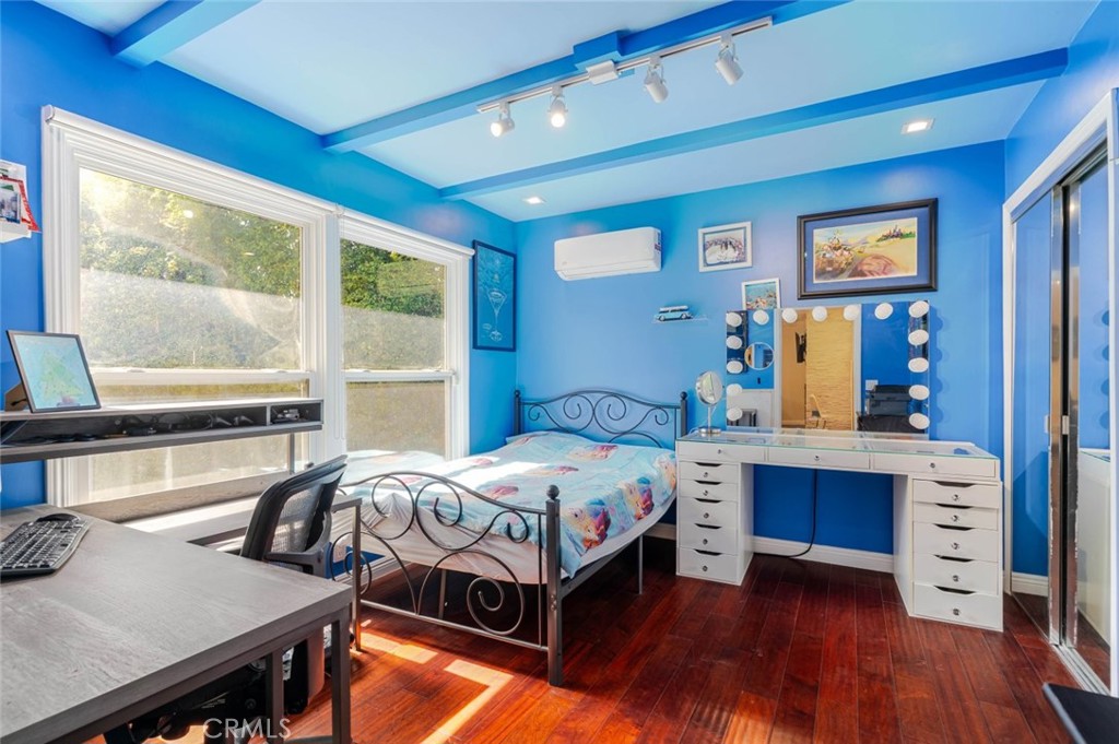 660 Woodbury Road Glendale, CA 91206 - Photo 21 of 45 a bedroom with a bed and a table