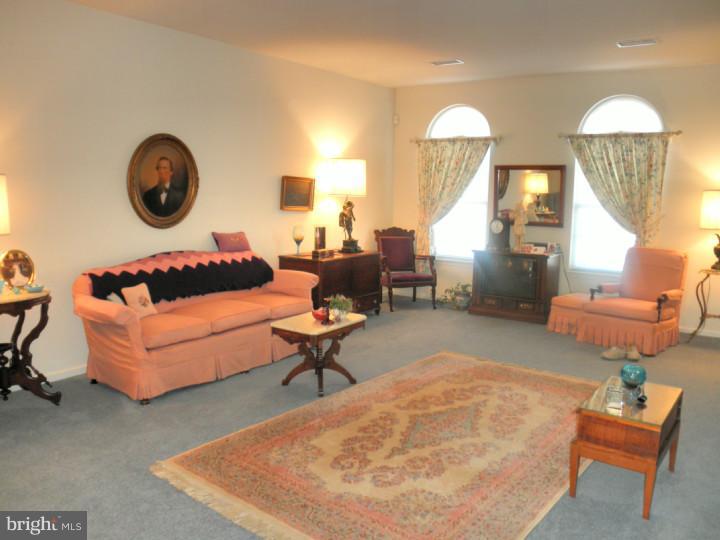 213 Barrington Drive Reading, PA 19607 - Photo 2 of 12 Gallery Image 2