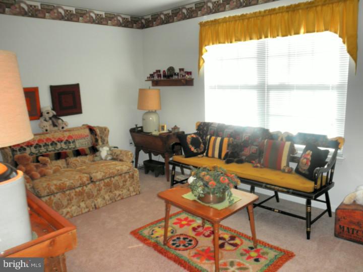 213 Barrington Drive Reading, PA 19607 - Photo 3 of 12 Gallery Image 3
