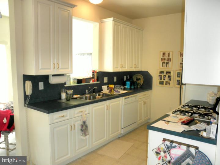 213 Barrington Drive Reading, PA 19607 - Photo 5 of 12 Gallery Image 5