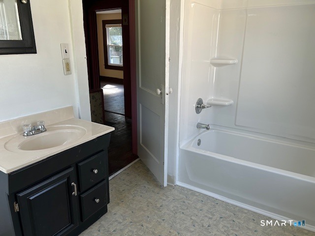 285 Niantic River Road Waterford, CT 06385 - Photo 20 of 40 Gallery Image 20