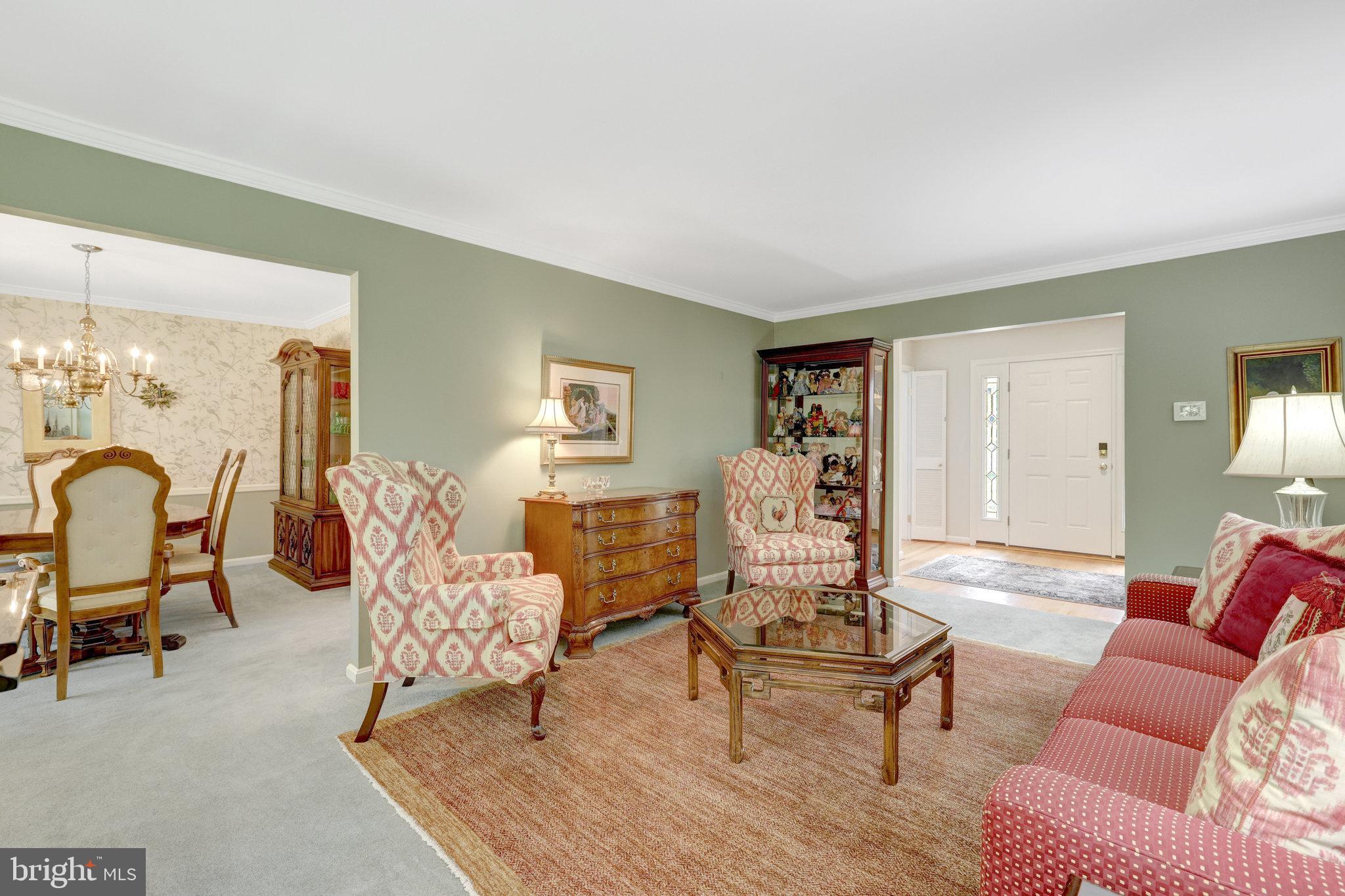 2042 Carrhill Road Vienna, VA 22181 - Photo 11 of 80 a living room with furniture and wooden floor
