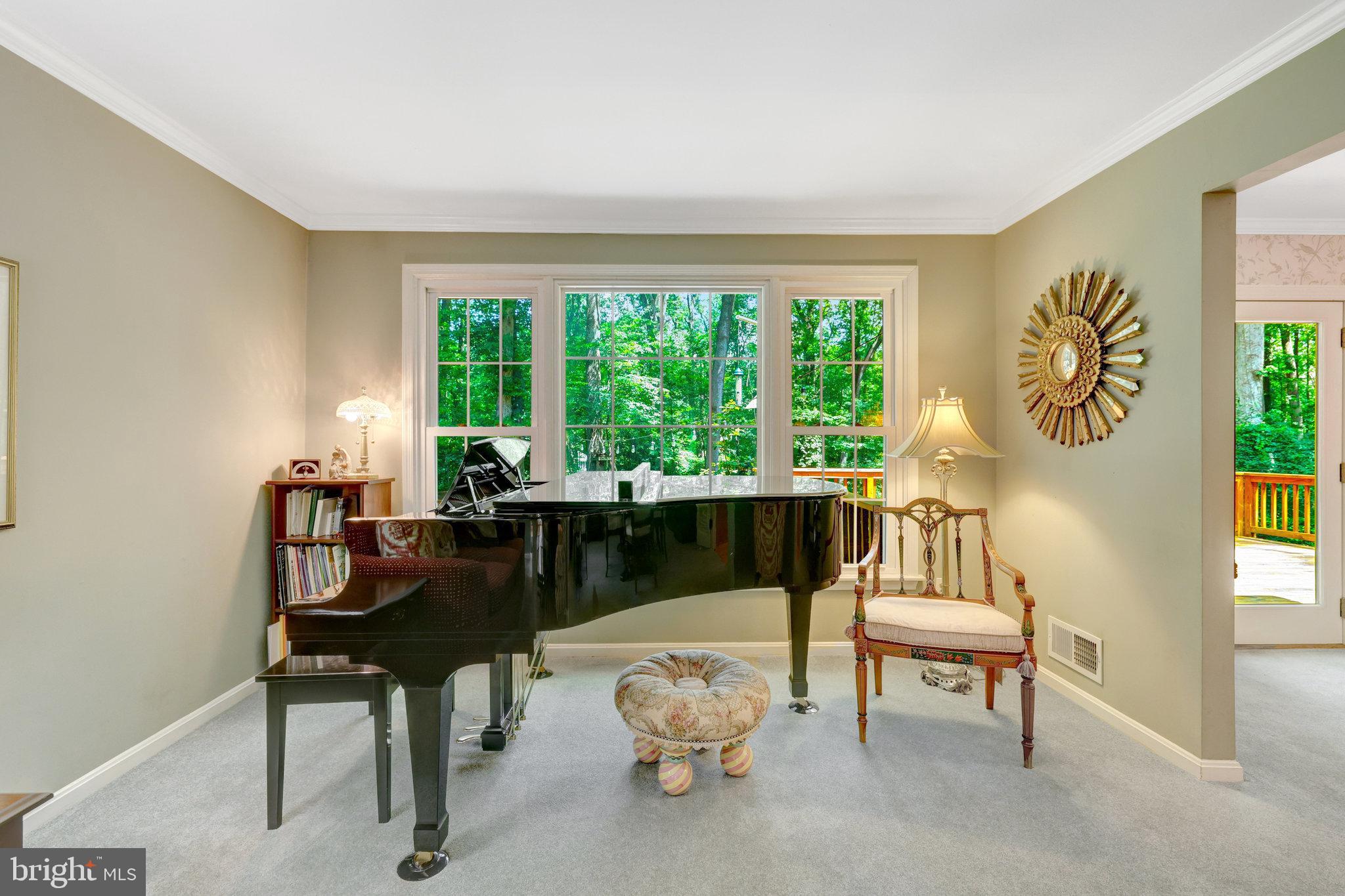 2042 Carrhill Road Vienna, VA 22181 - Photo 12 of 80 a living room with furniture and a large window