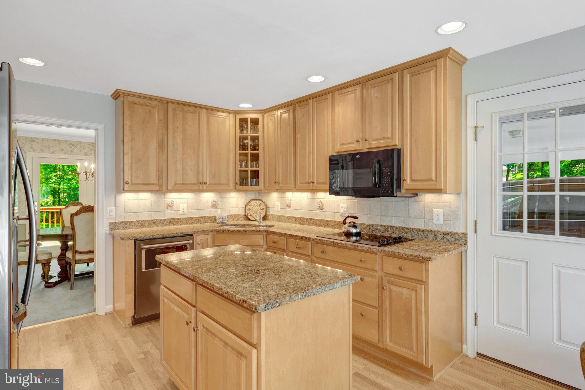 2042 Carrhill Road Vienna, VA 22181 - Photo 18 of 80