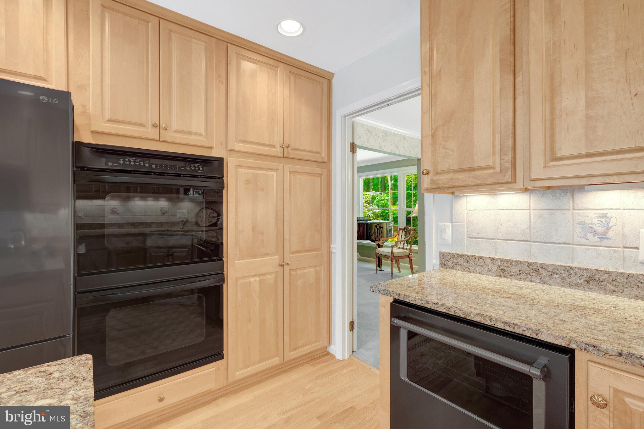 2042 Carrhill Road Vienna, VA 22181 - Photo 23 of 80