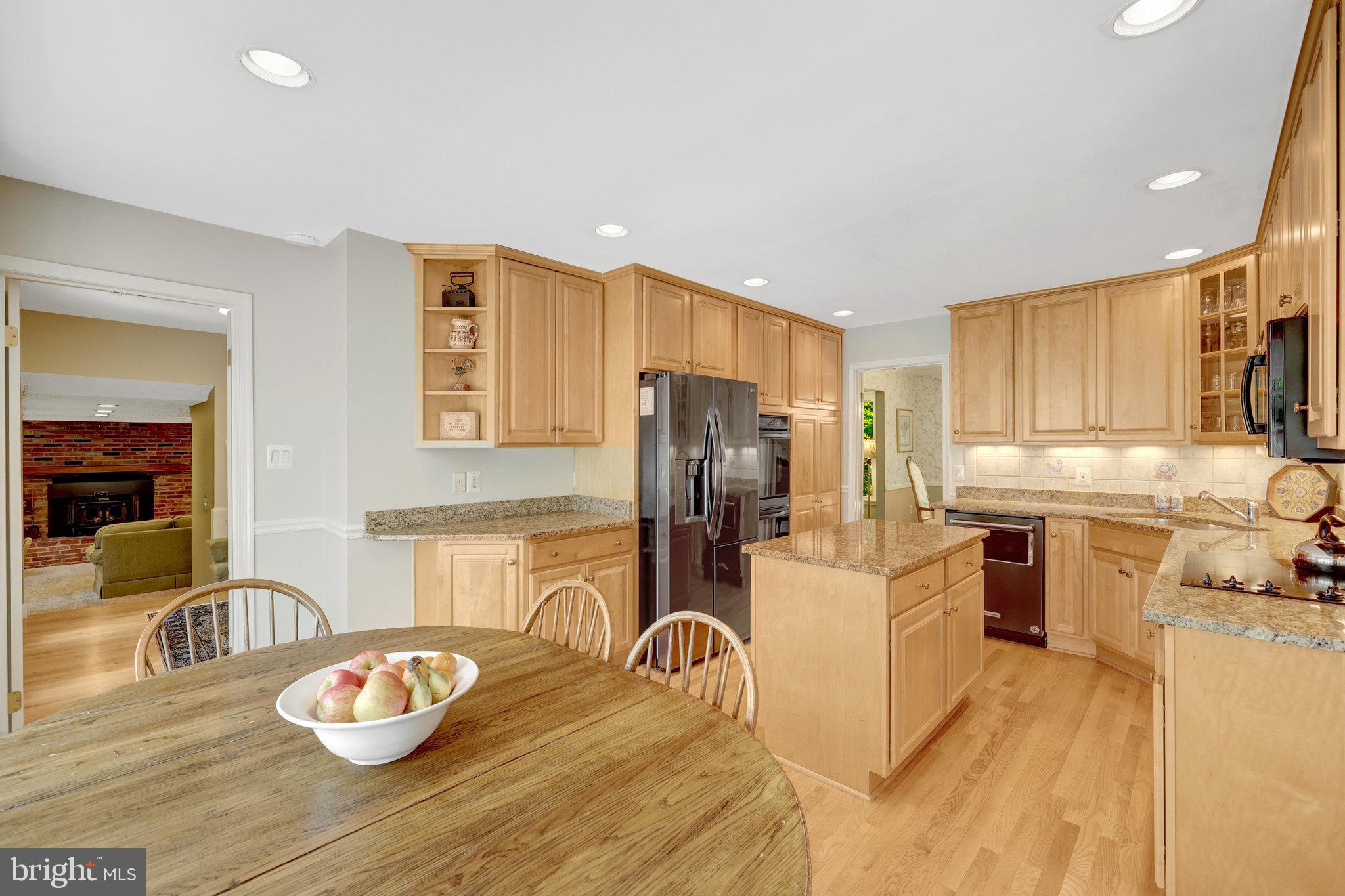 2042 Carrhill Road Vienna, VA 22181 - Photo 26 of 80