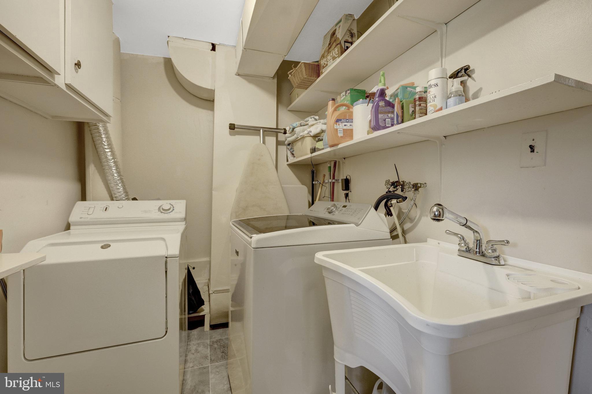 2042 Carrhill Road Vienna, VA 22181 - Photo 33 of 80