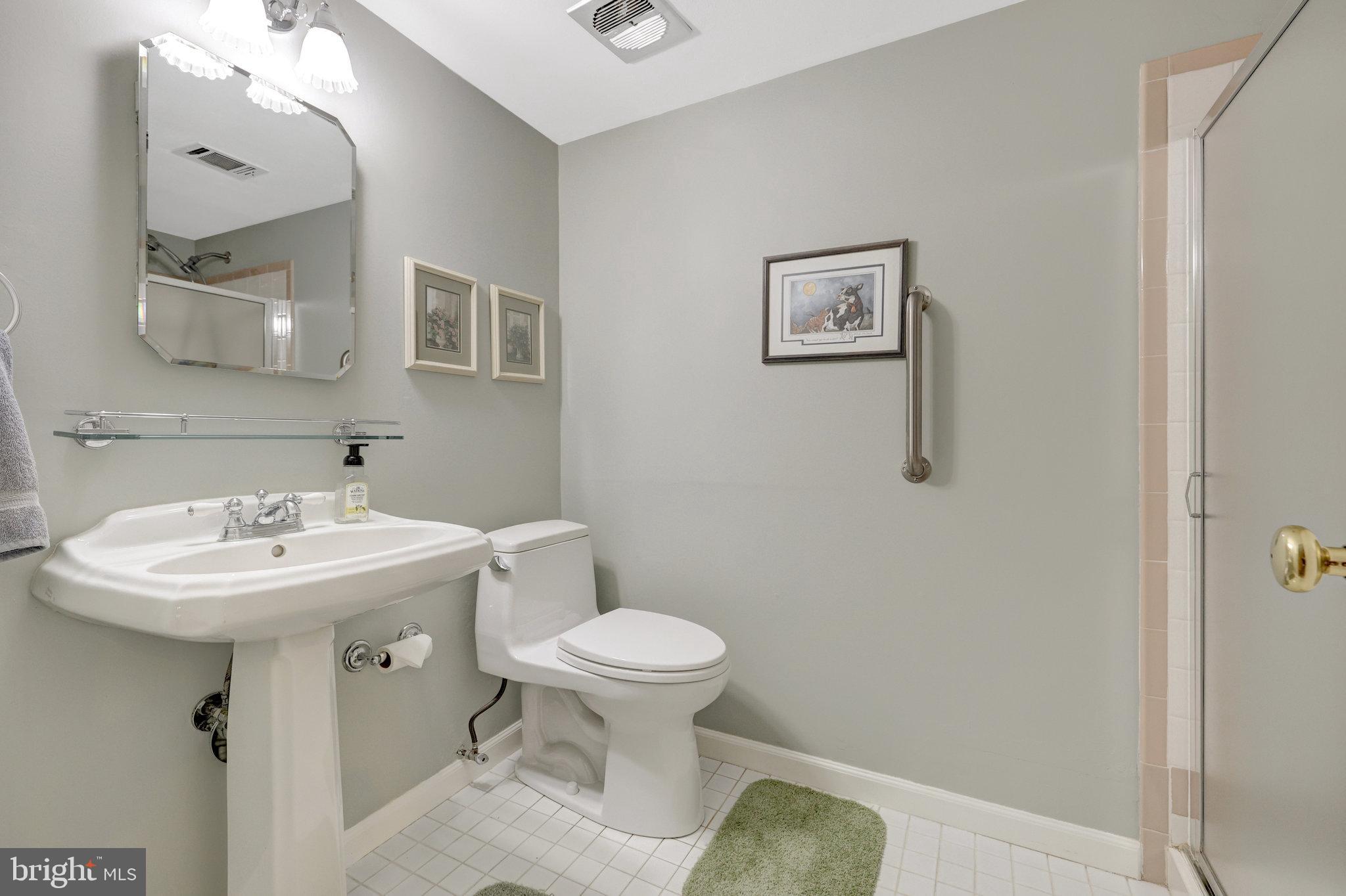 2042 Carrhill Road Vienna, VA 22181 - Photo 34 of 80