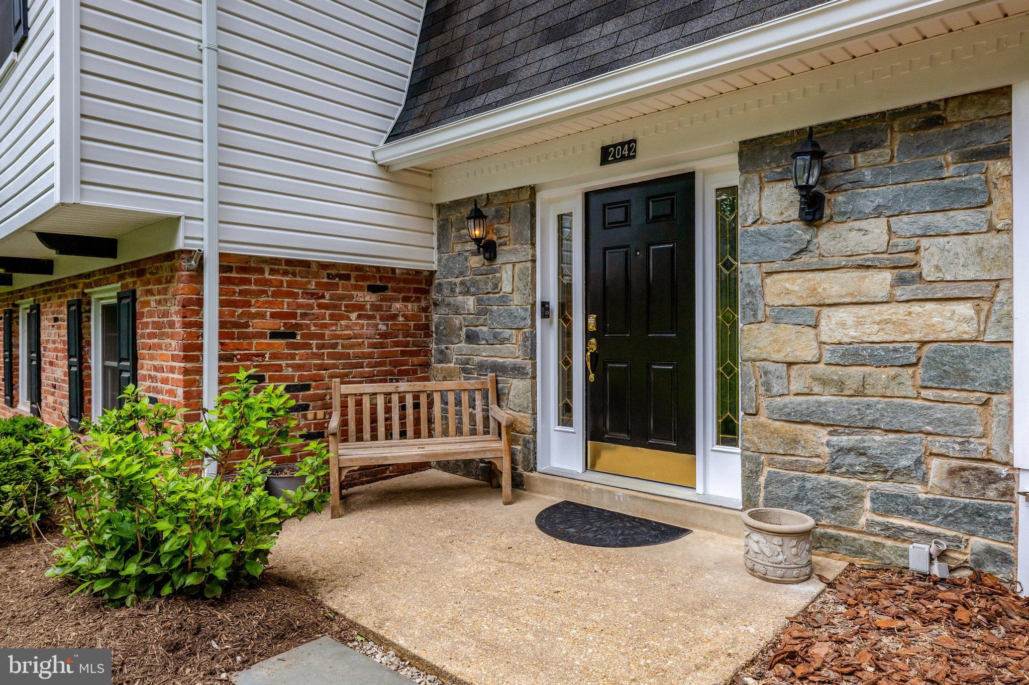 2042 Carrhill Road Vienna, VA 22181 - Photo 4 of 80