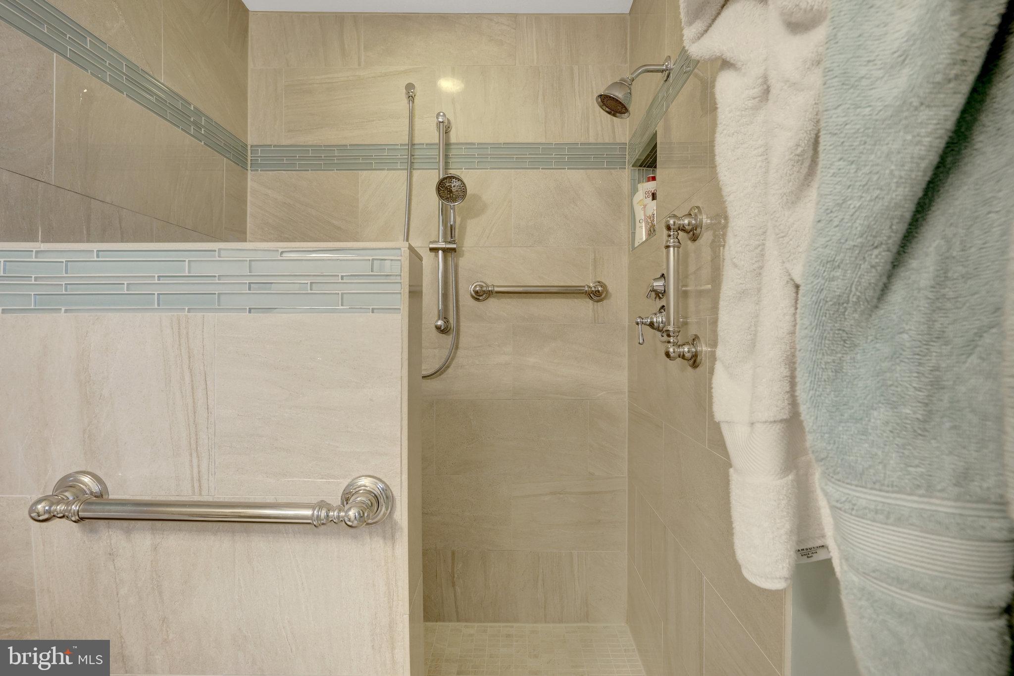 2042 Carrhill Road Vienna, VA 22181 - Photo 57 of 80