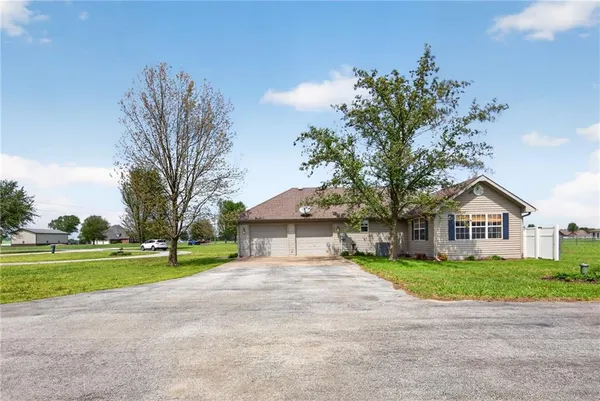 $326,000 | 6226 County Road 120, Carthage, MO 64836