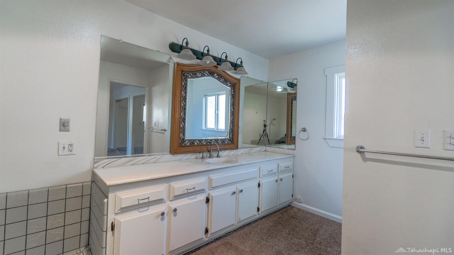 25401 Bear Valley Road Tehachapi, CA 93561 - Photo 19 of 35 Gallery Image 19