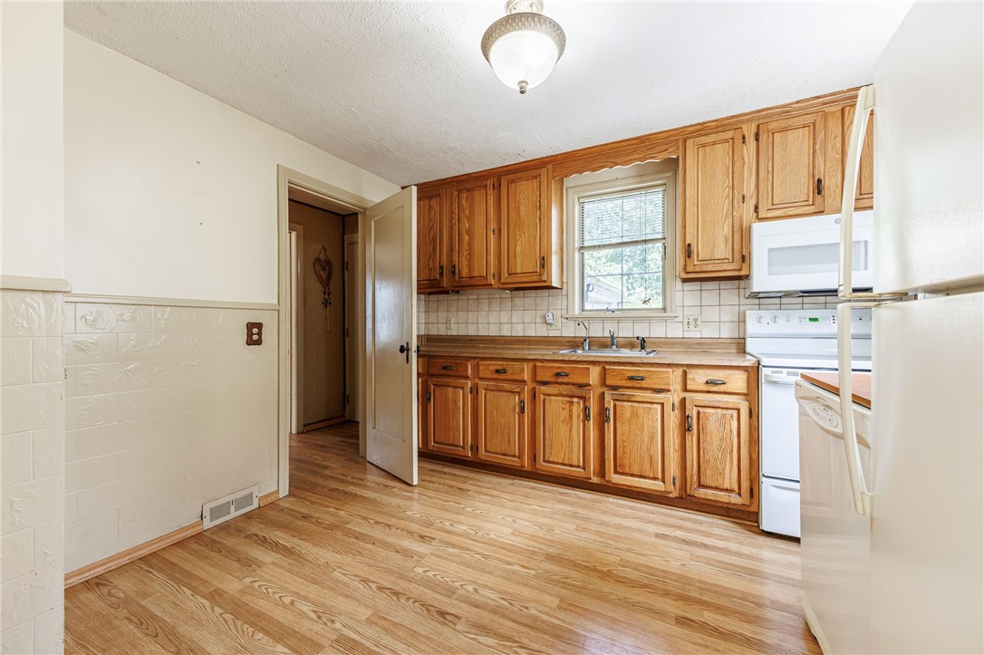 1204 Stone Road Greece, NY 14616 - Photo 12 of 30