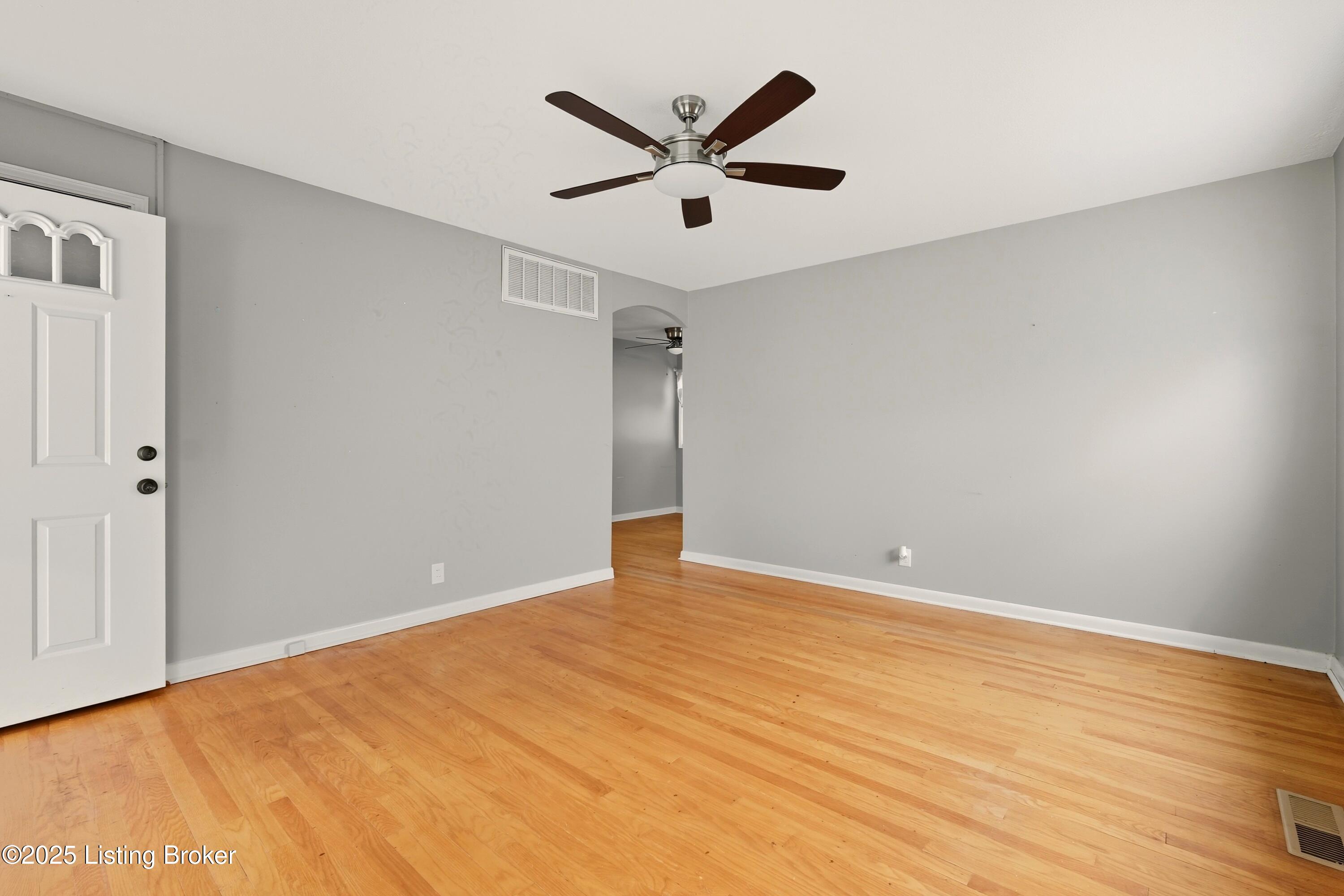 1842 Heaton Road Louisville, KY 40216 - Photo 10 of 35 10_1842heaton_louisvillerealestatemedia_