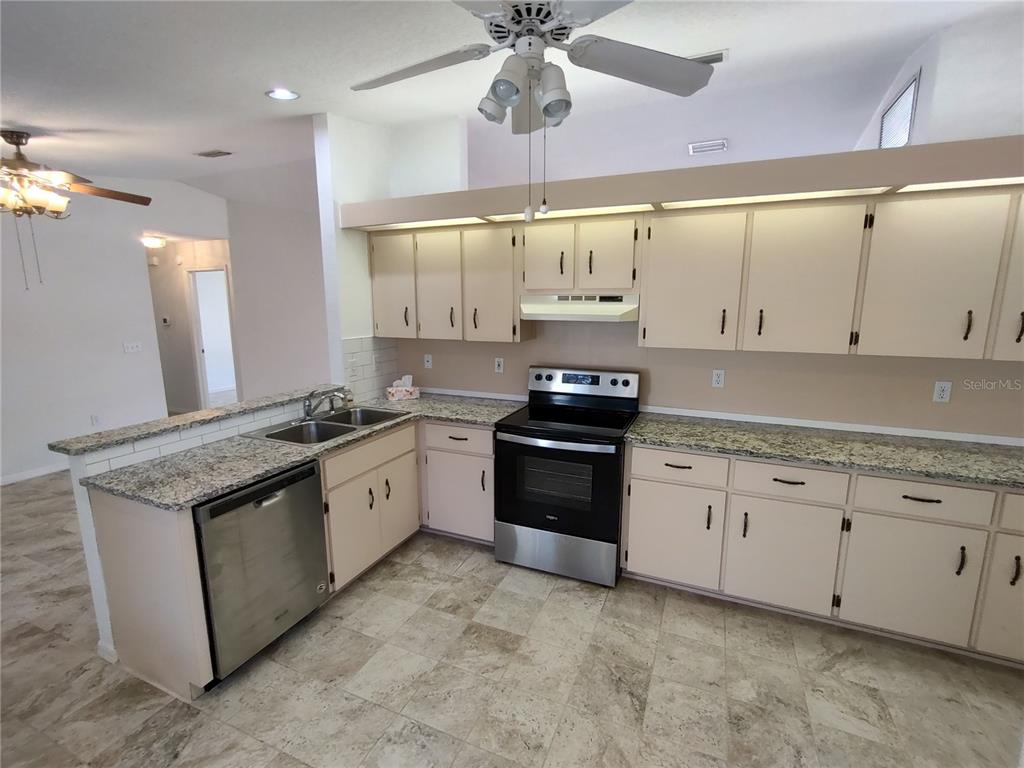 8340 Southwest 108th Loop Ocala, FL 34481 - Photo 14 of 41