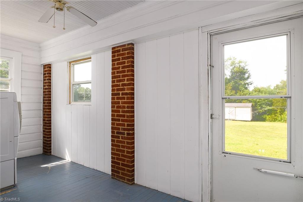 500 Midway School Road Lexington, NC 27295 - Photo 20 of 36 Laundry on main level