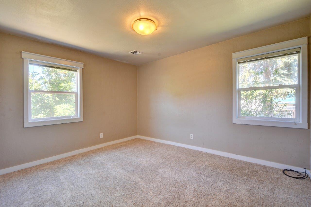 365 West Harbeck Road Grants Pass, OR 97527 - Photo 10 of 23 DSC_6332_3_4