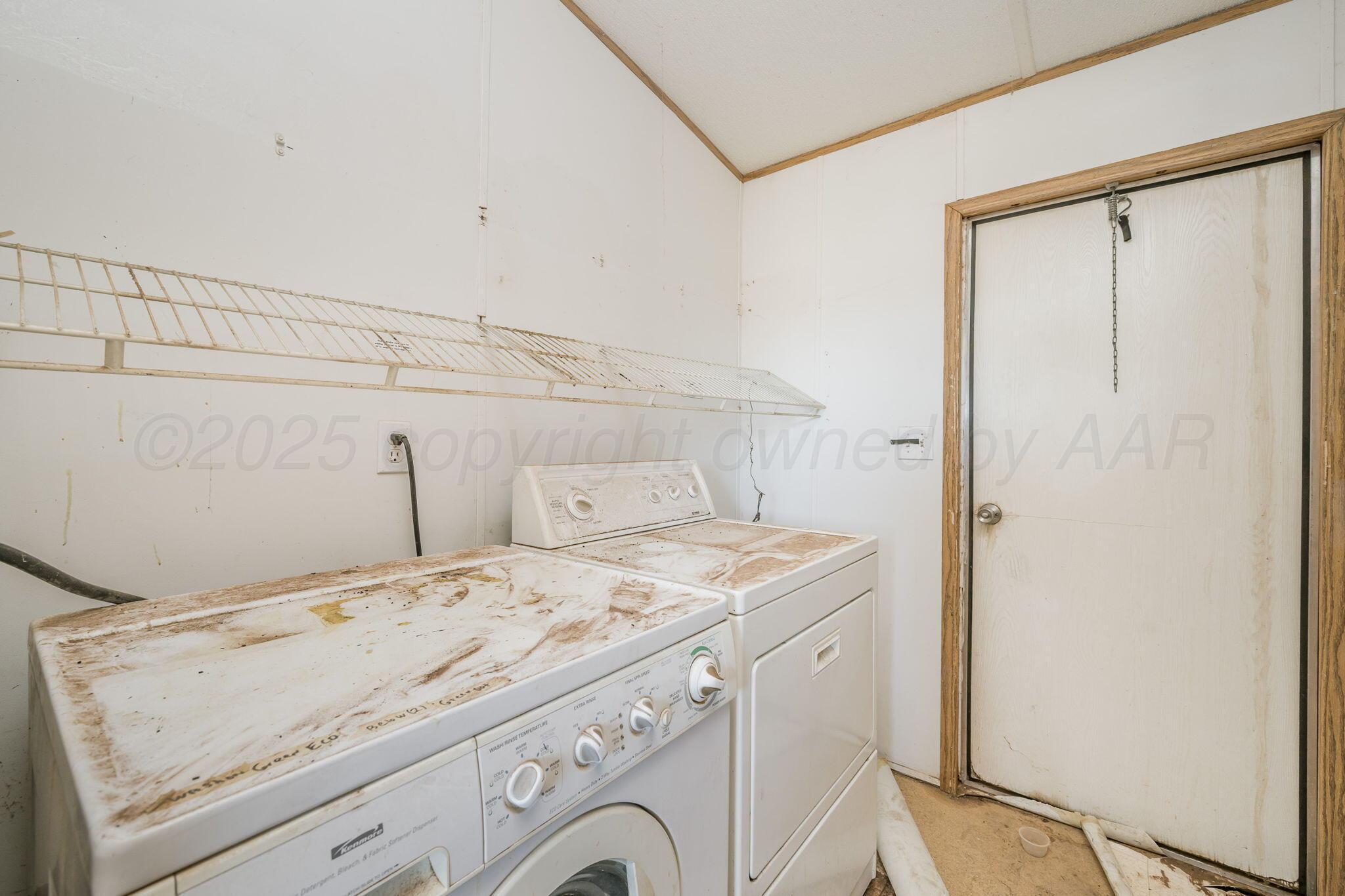1061 Tascosa Road Amarillo, TX 79124 - Photo 12 of 31 a utility room with dryer and washer