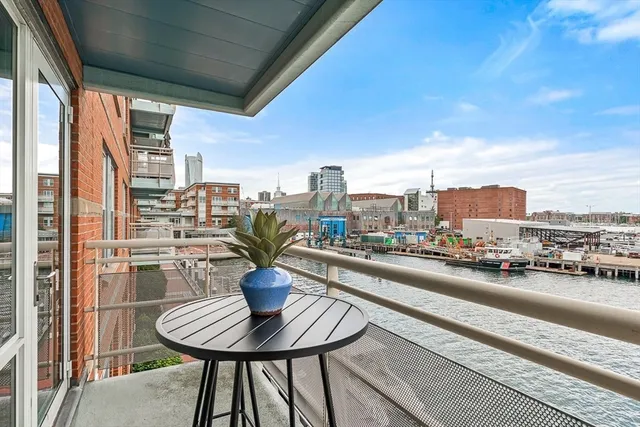 $1,825,000 | 3 Battery Wharf, Unit 3309, Boston, MA 02109