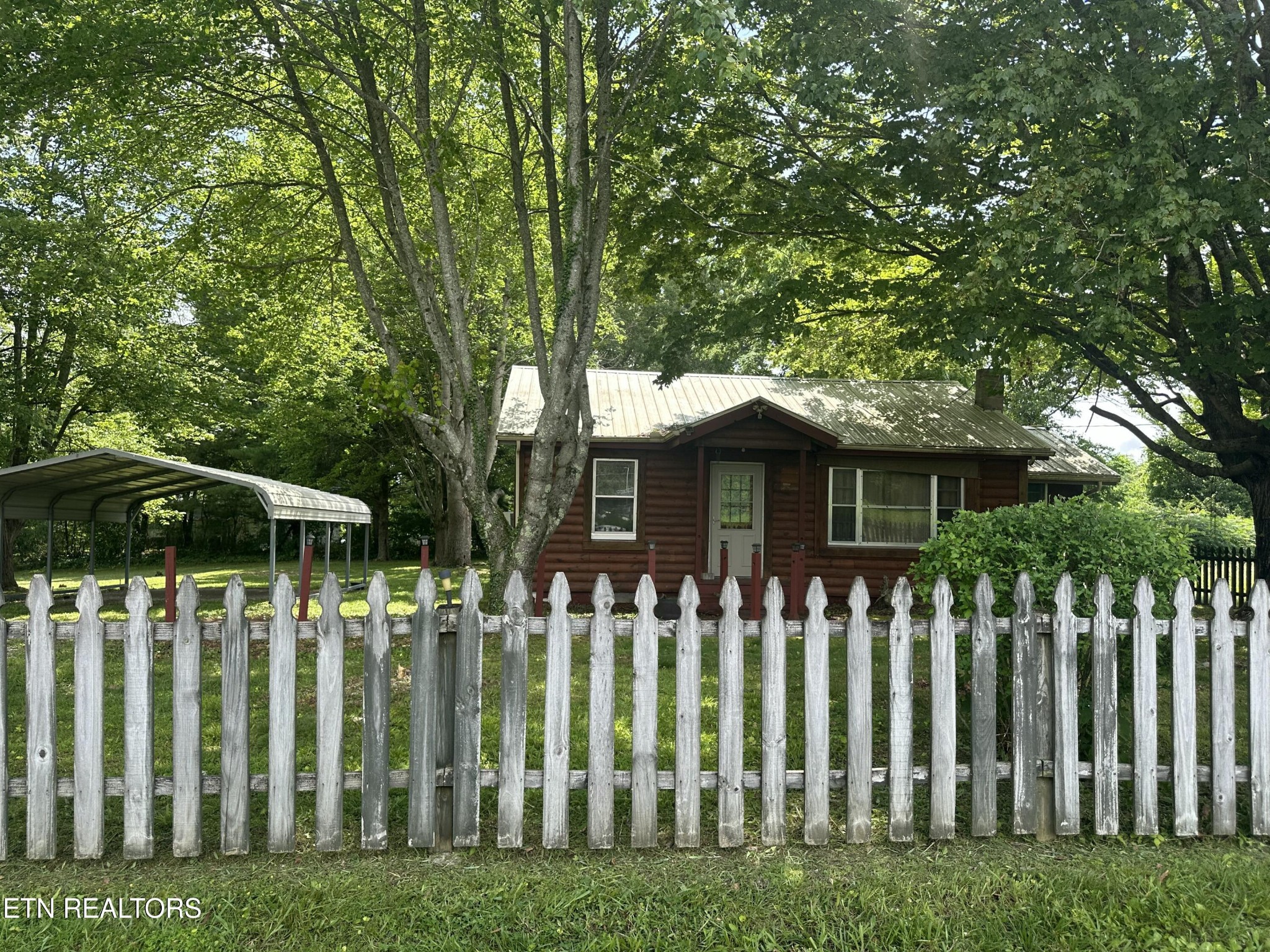 538 Harding Road Jamestown, TN 38556 - Photo 2 of 42