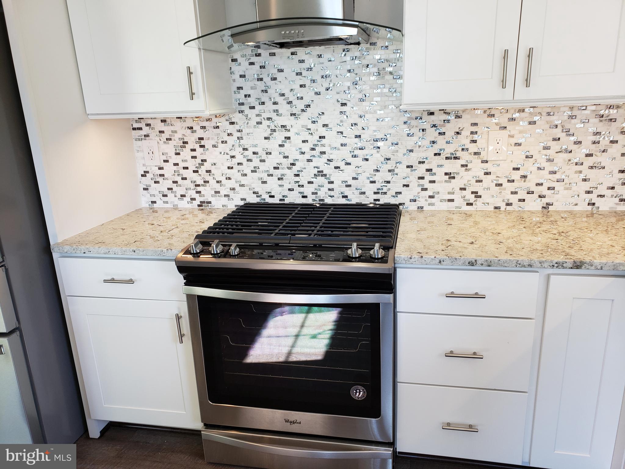 8204 Northview Road Baltimore, MD 21222 - Photo 3 of 43 Glass Backsplash and Stainless Hood