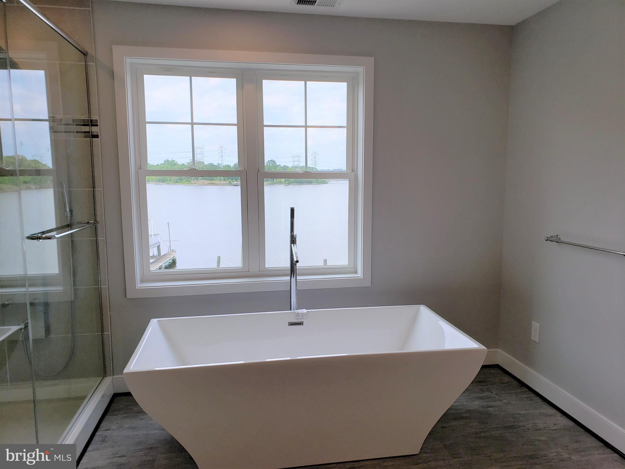 8204 Northview Road Baltimore, MD 21222 - Photo 26 of 43 Freestanding deep soaking tub
