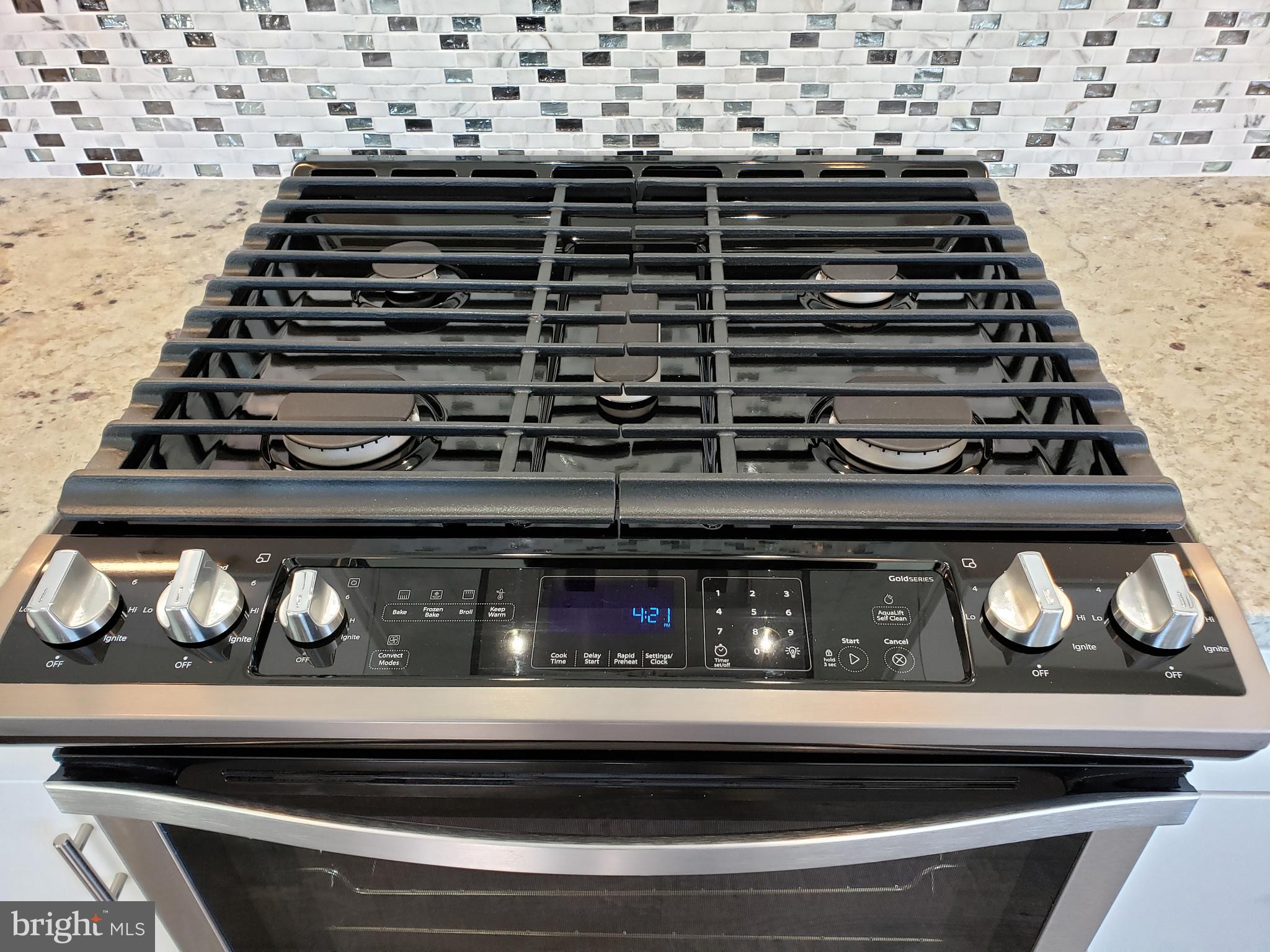 8204 Northview Road Baltimore, MD 21222 - Photo 5 of 43 Gas Range
